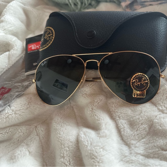 Ray-Ban Classic Sunglasses - Picture 3 of 3